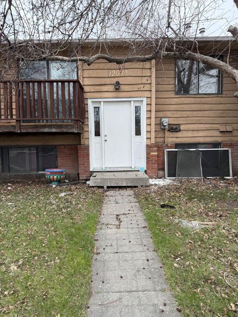Photo of 1207 44 Street SE #B, Calgary, AB T2A 5E6 (MLS # A2306171)