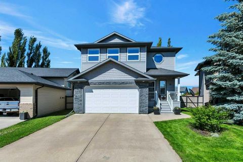 Photo of 19 Lougheed Close, Red Deer, AB T4R 3L8 (MLS # A2327869)