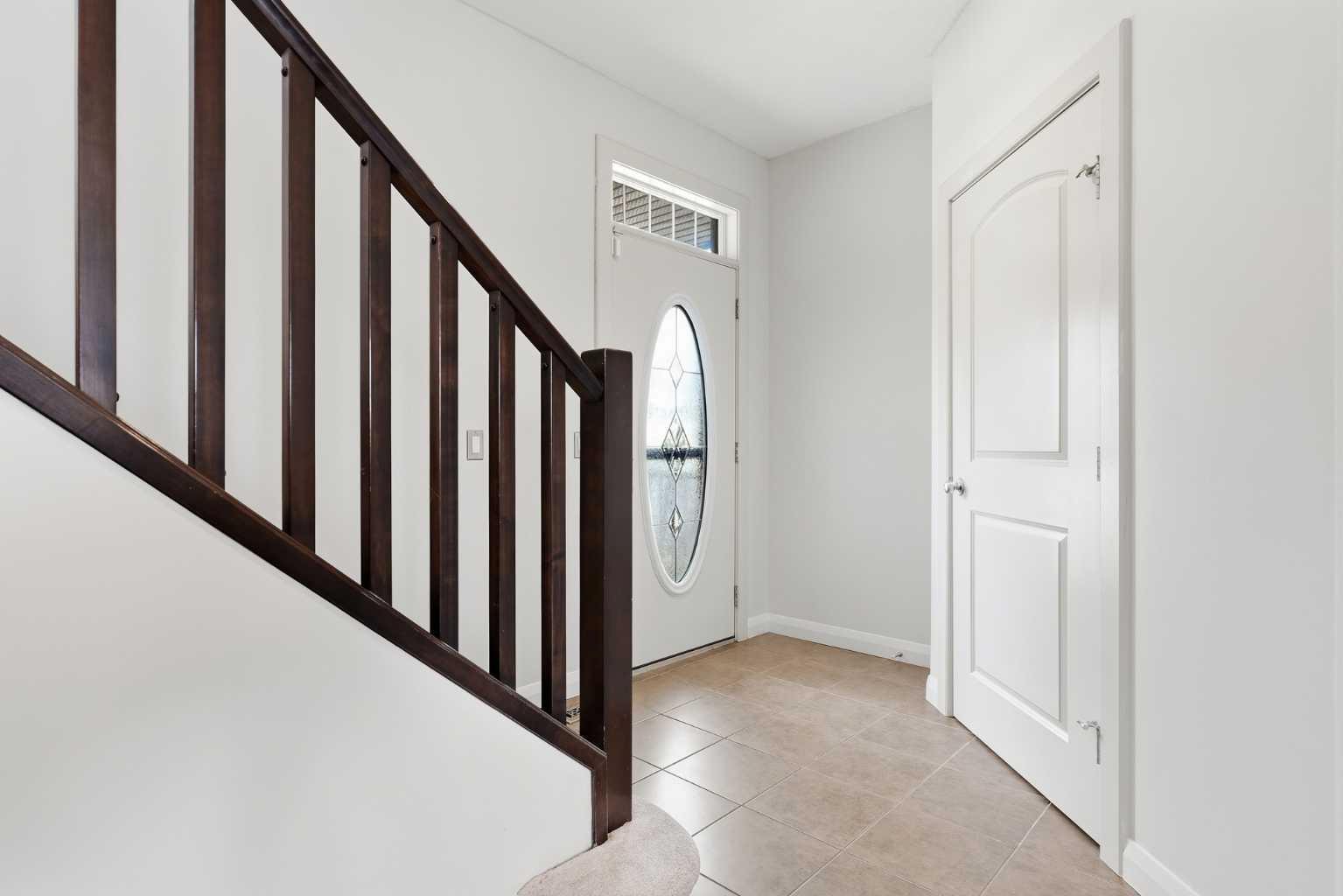 121 Copperstone Close SE