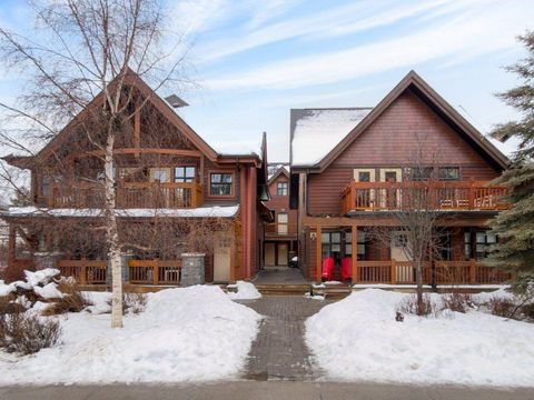 201 Muskrat Street 203 Banff AB T1L 1H1
