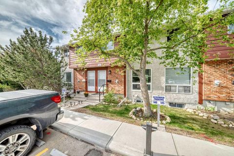 Photo of 6915 Ranchview Drive NW #23, Calgary, AB T3G 1R8 (MLS # A2314039)