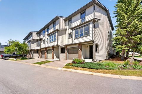 Photo of 185 Woodridge Drive SW #1, Calgary, AB T2W 3X7 (MLS # A2319085)