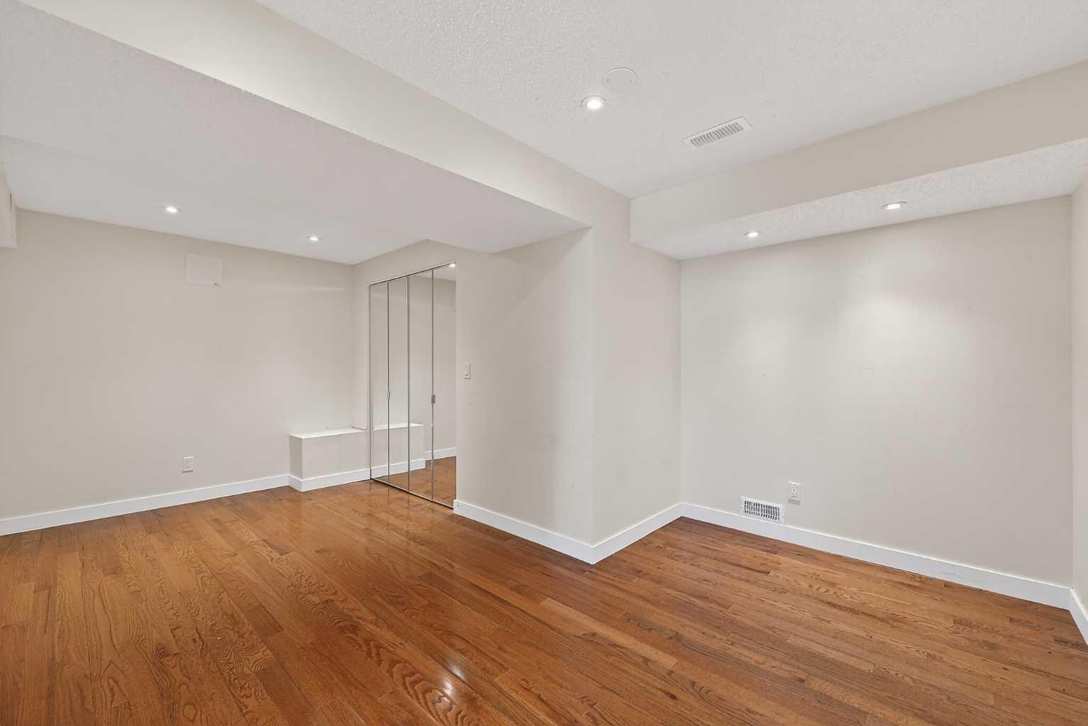 185 Woodridge Drive SW 1
