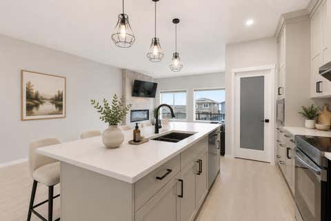 Photo of 22 Edith Manor NW, Calgary, AB T3R 1Y7 (MLS # A2328554)