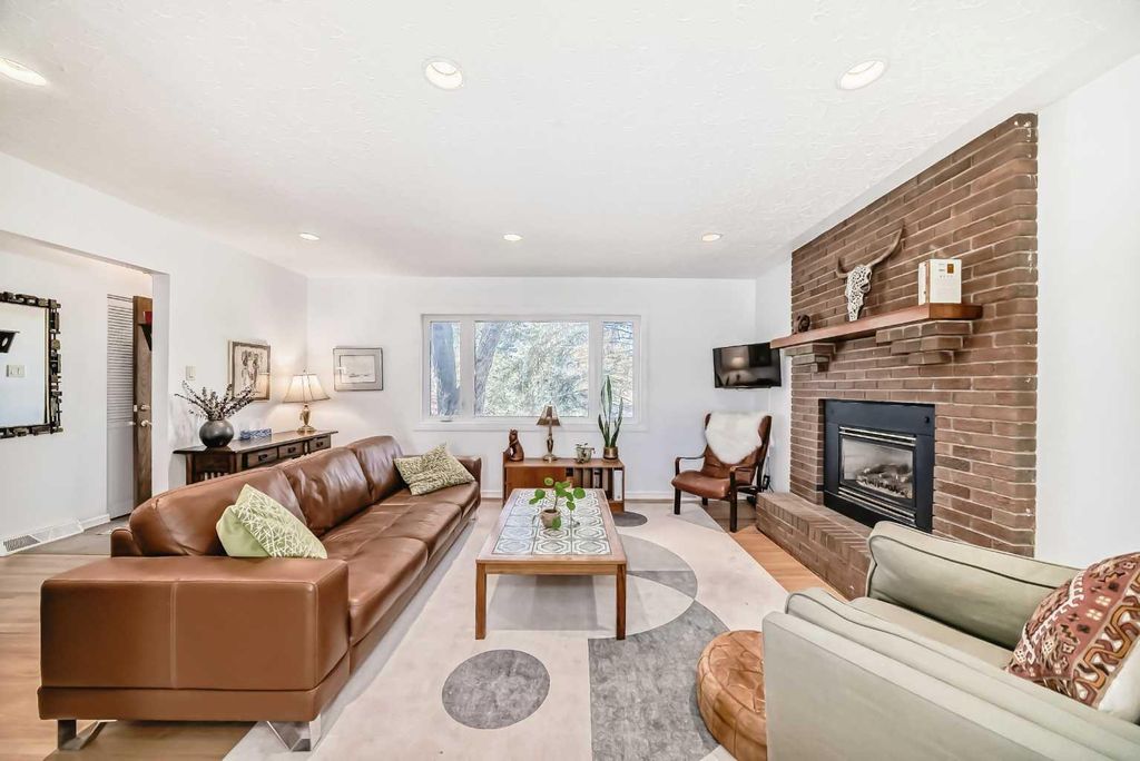 Photo of 91 Chisholm Crescent NW, Calgary, AB T2L 0Y9 (MLS # A2287319)