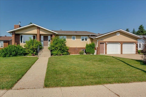 Photo of 3908 39 Street Close, Ponoka, AB T4J 1A9 (MLS # A2331663)