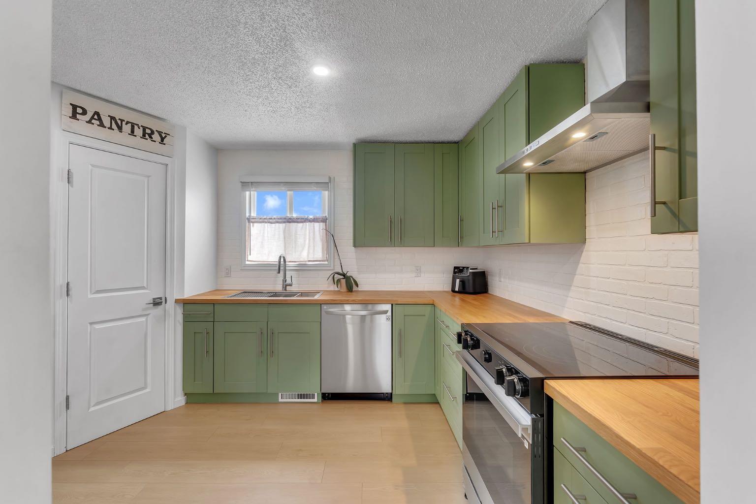 74 Eldorado Road SE