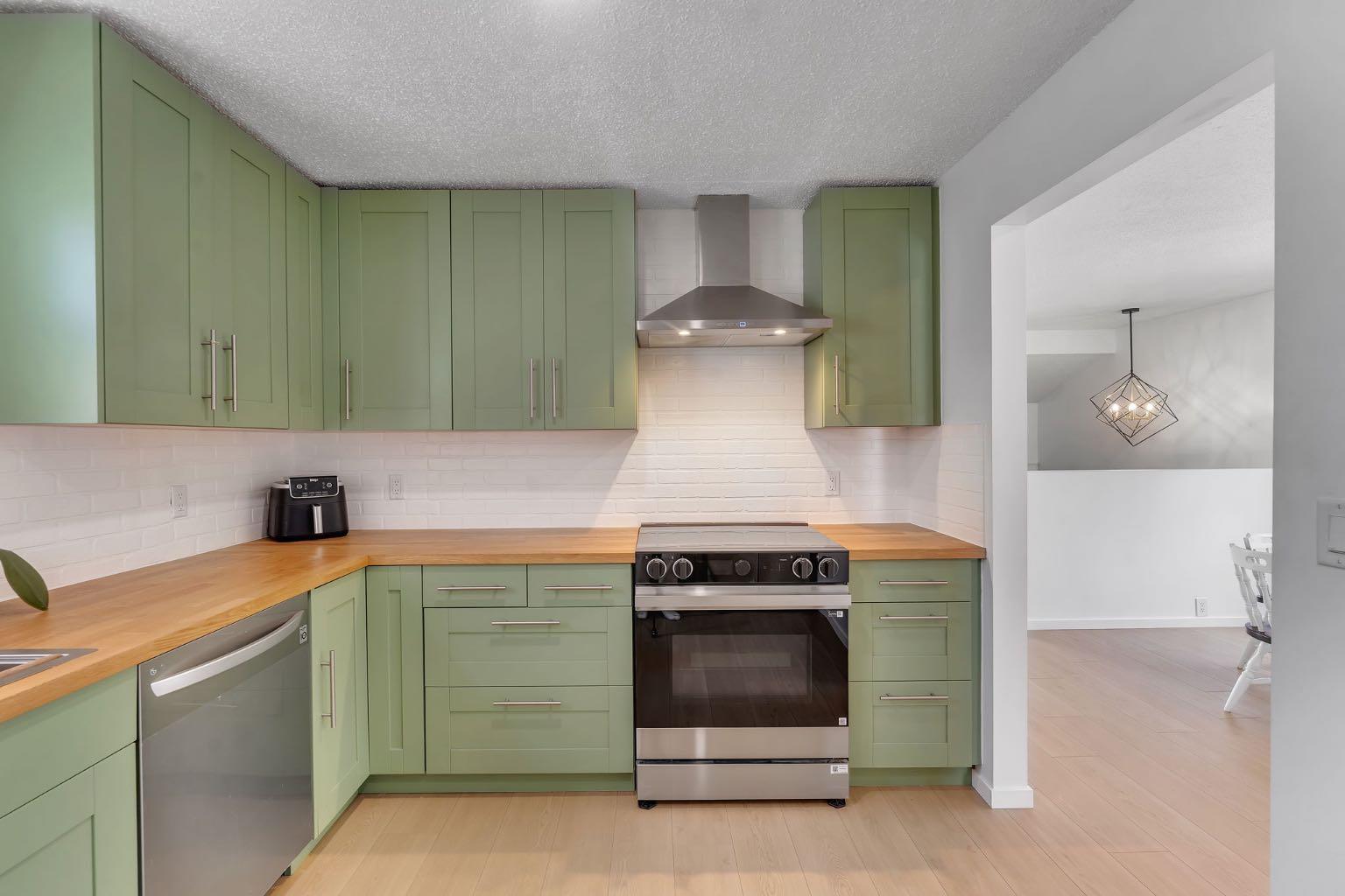 74 Eldorado Road SE