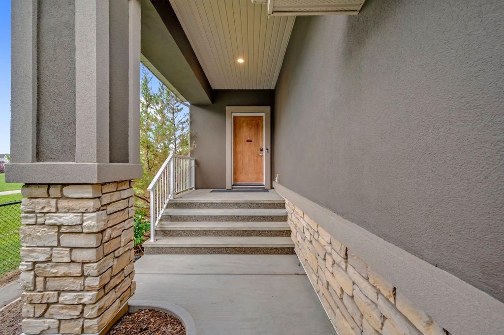 Photo of 233 Cranarch Common SE, Calgary, AB T3M 1M3 (MLS # A2301226)