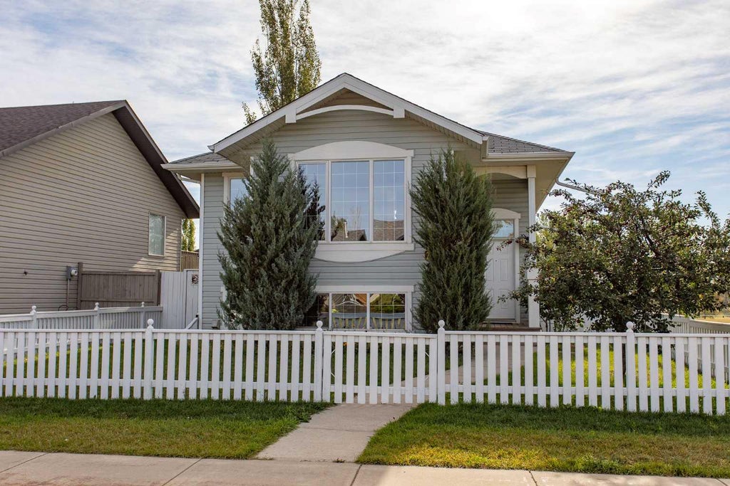 Photo of 236 Kingston Drive, Red Deer, AB T4P 0A7 (MLS # A2346919)