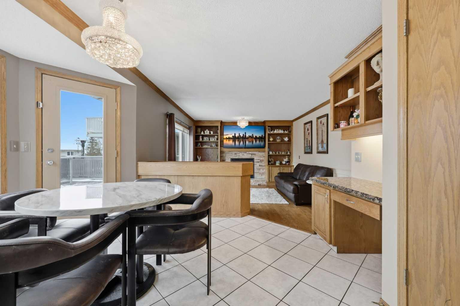 729 Woodbriar Place SW