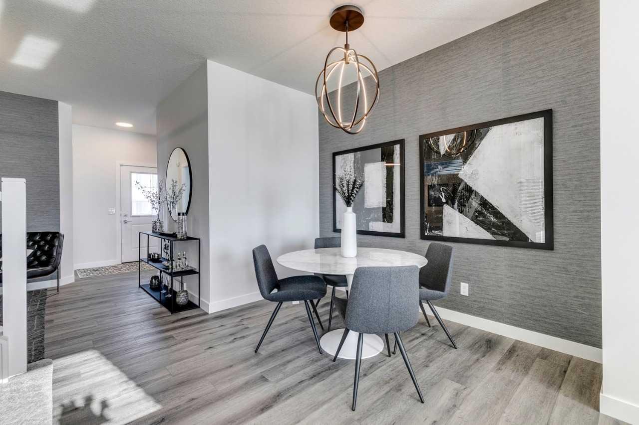 592 Buffaloberry Manor SE