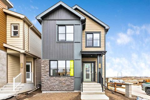 Photo of 20 Heartwood Lane SE, Calgary, AB T3M 2K1 (MLS # A2263928) Photo of 20 Heartwood Lane SE, Calgary, AB T3M 2K1 (MLS # A2263928)