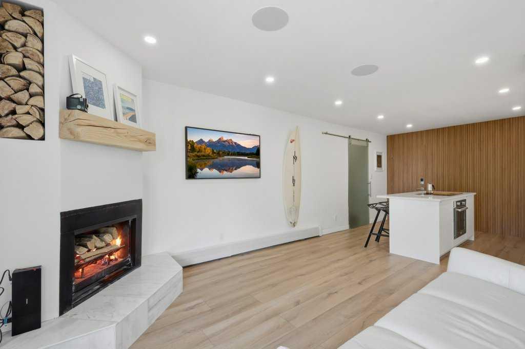 4415 Lakeshore Drive 6