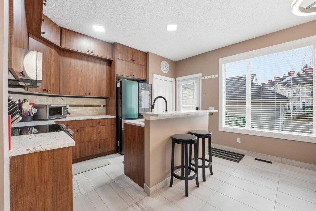 Photo of 23 Prestwick Park SE, Calgary, AB T2Z 3V3 (MLS # A2300245)