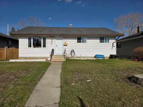 Photo of 2428 46 Street SE, Calgary, AB T2B 1K9 (MLS # A2302790)