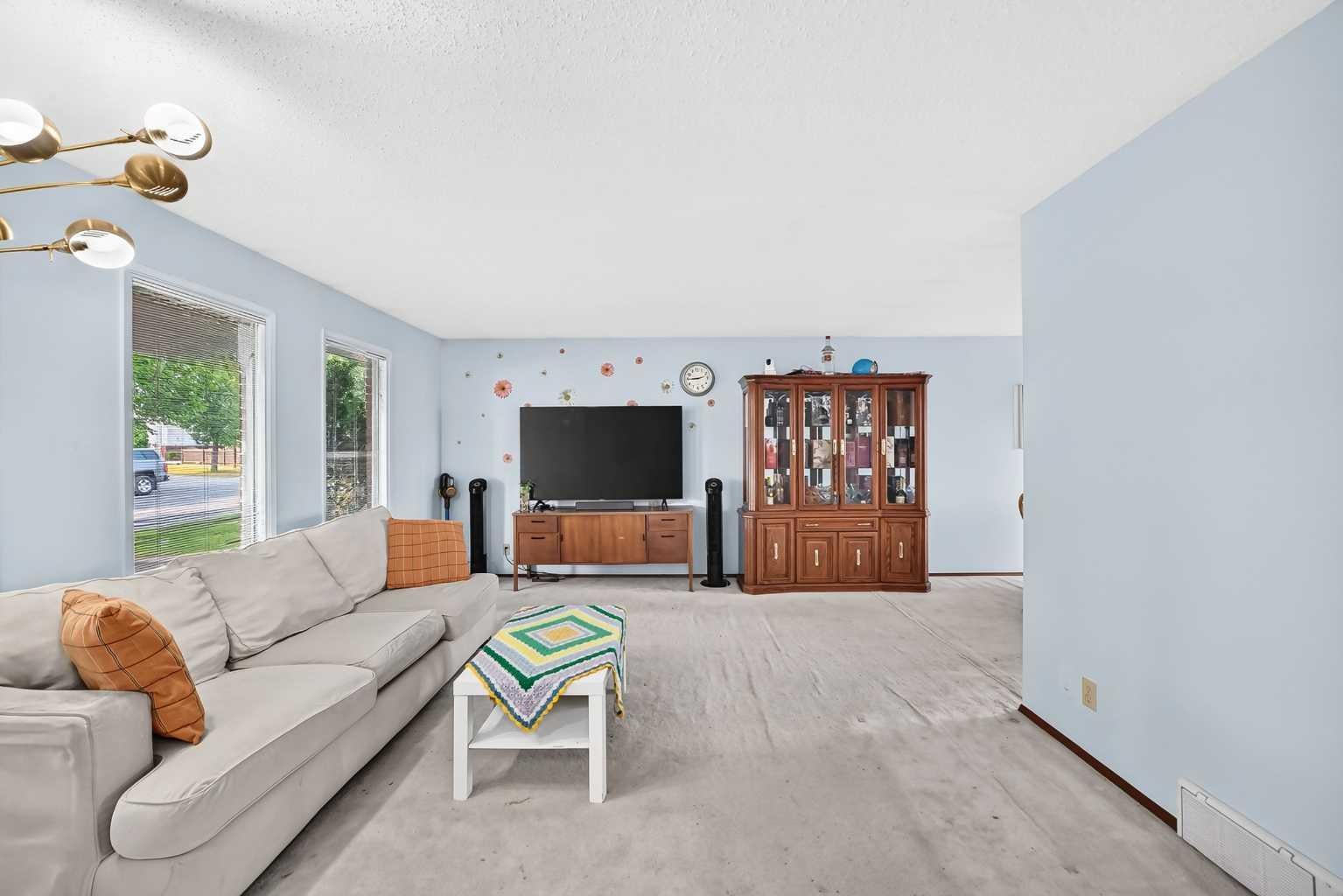11 rundlemere Place NE