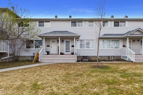 Photo of 584 Killarney Glen Court SW, Calgary, AB T3E 7H4 (MLS # A2308984)