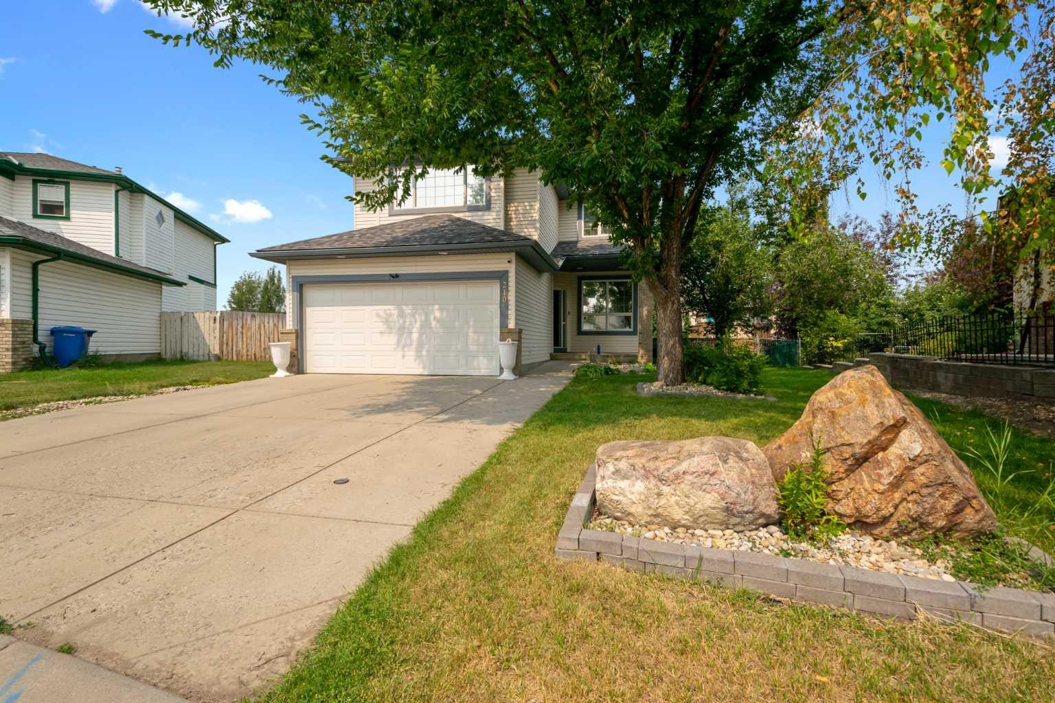 210 Highwood Village Place NW
