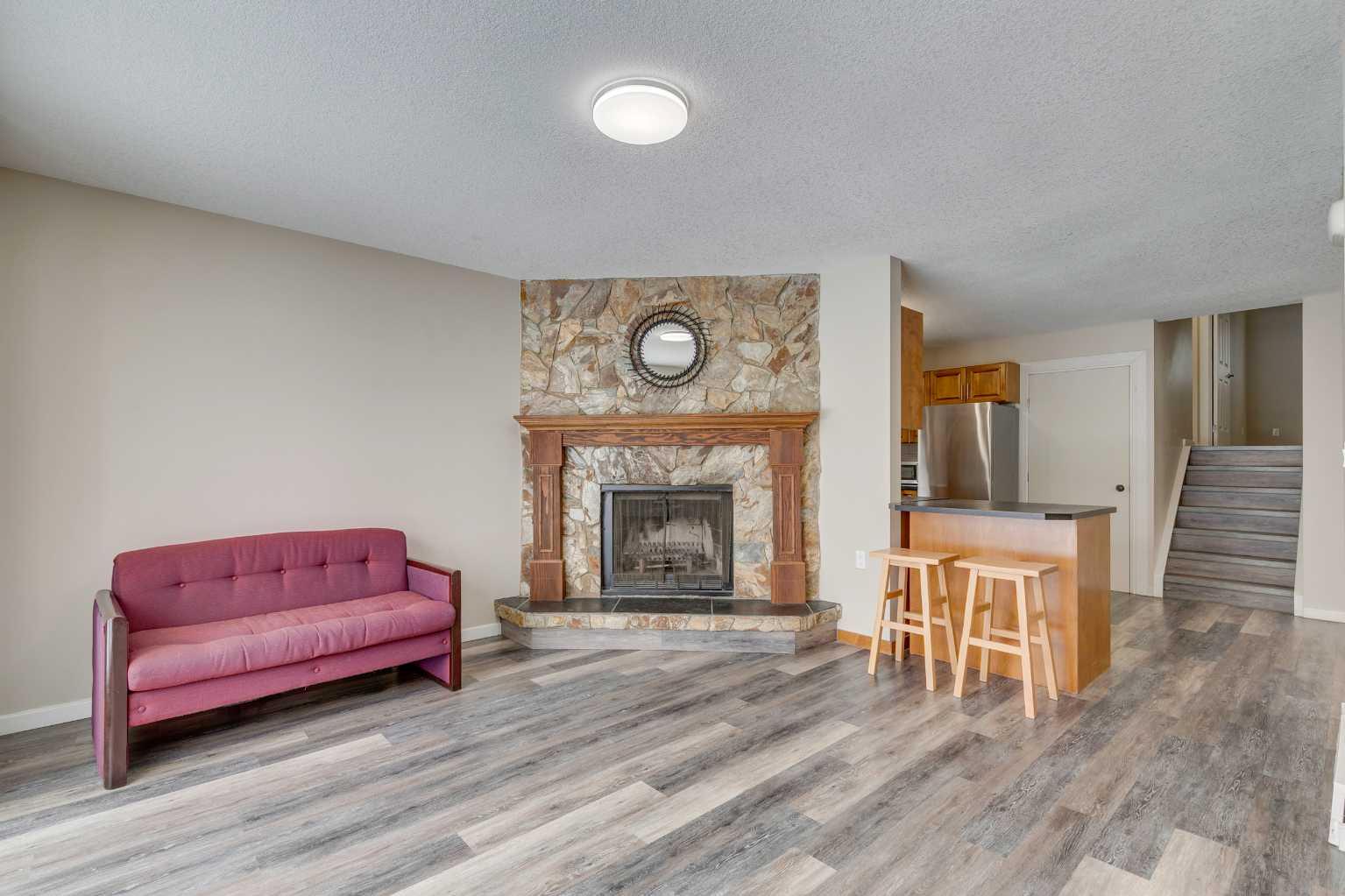 68 Woodglen Close SW