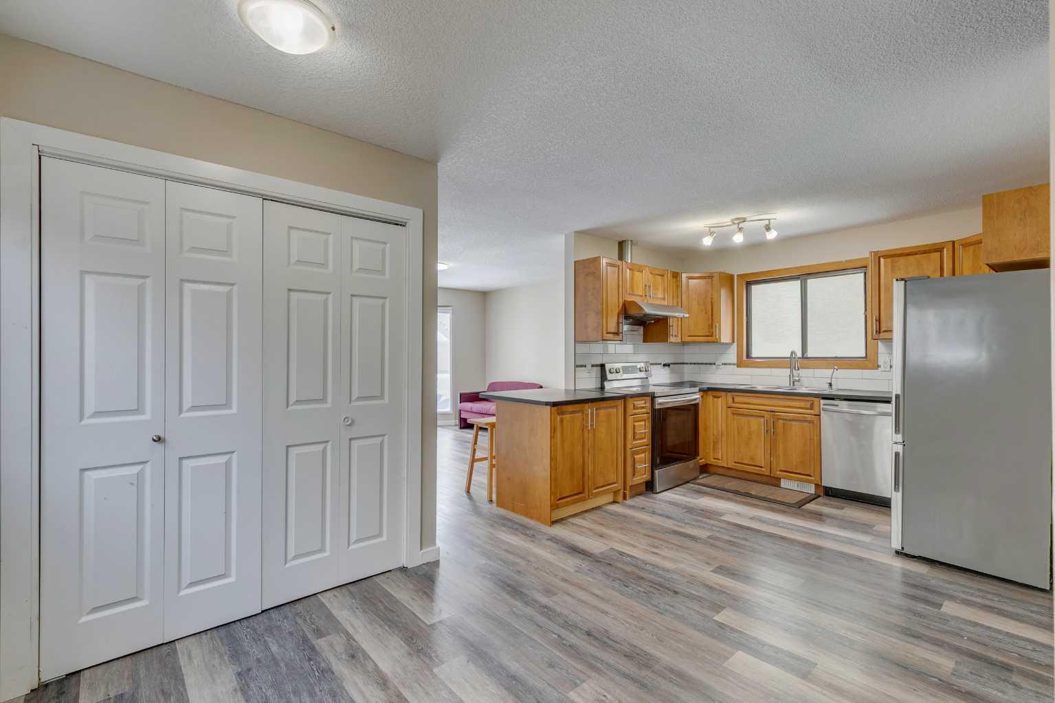 68 Woodglen Close SW