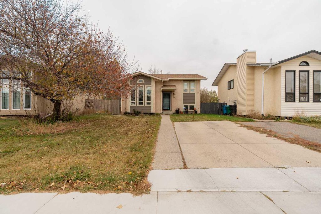 Photo of 224 Mt Crandell Crescent W, Lethbridge, AB T1K 6M8 (MLS # A2292037)