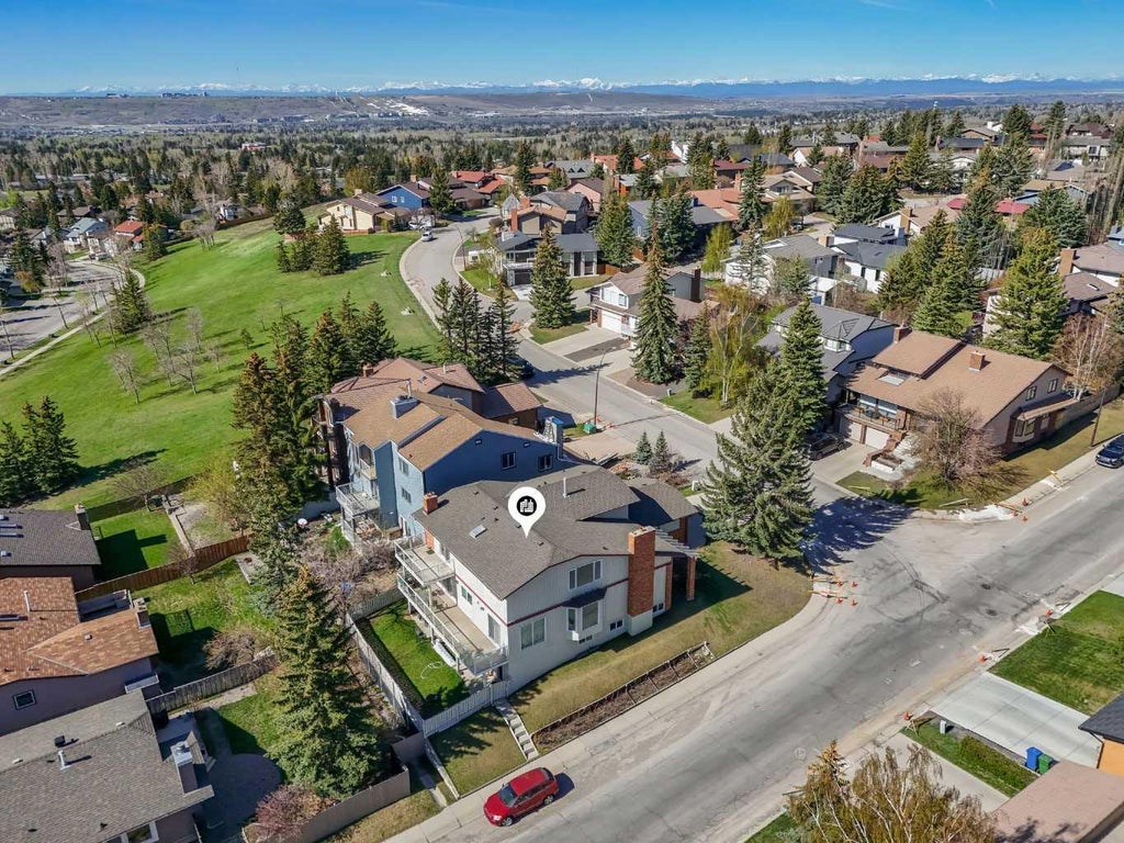 Photo of 4 Edgehill Crescent NW, Calgary, AB T3A 2X6 (MLS # A2335299)