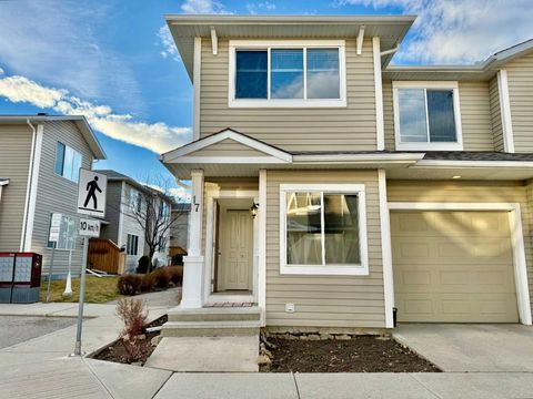 17 Bridleridge Manor SW Calgary AB T2Y 0A8