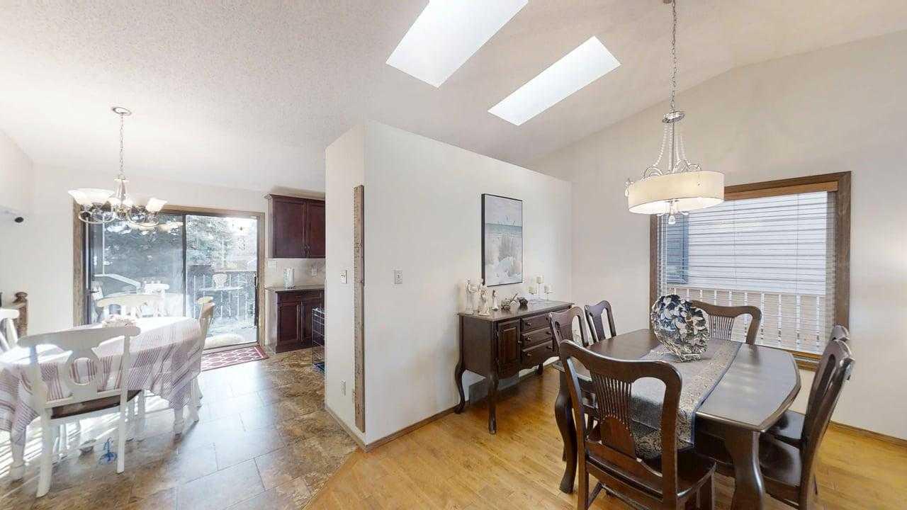 42 Ridgewood Boulevard W