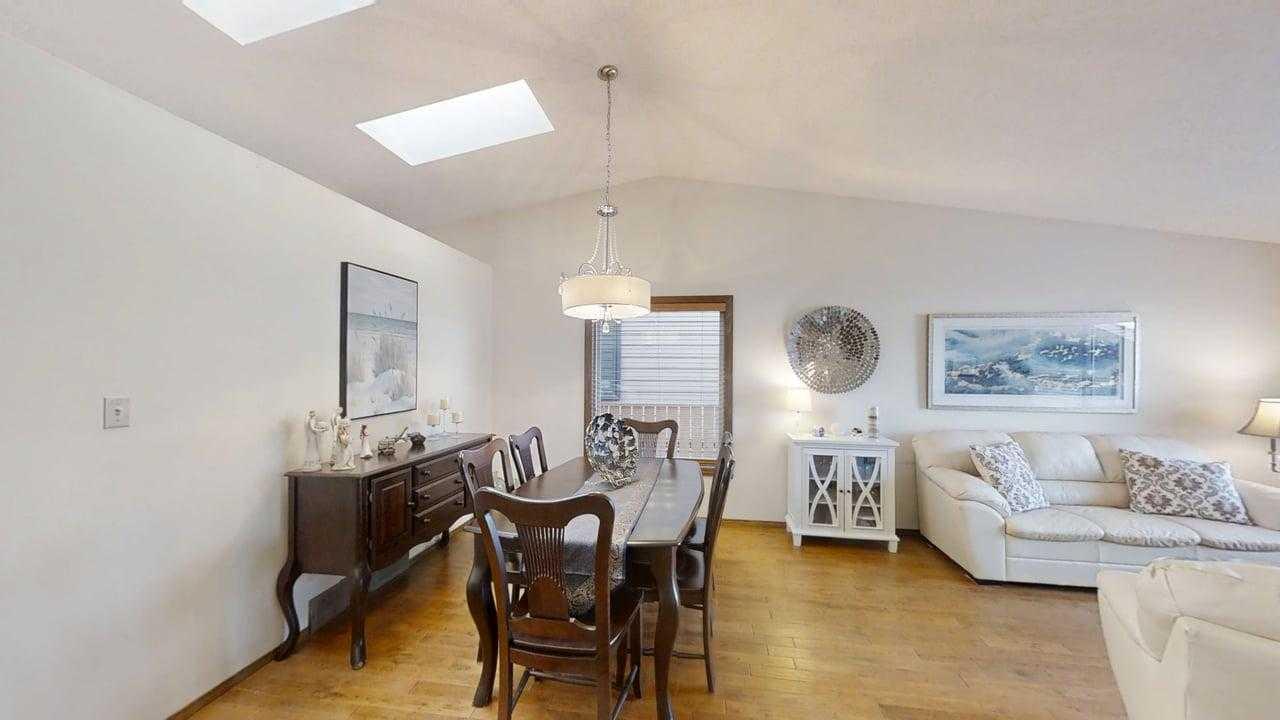 42 Ridgewood Boulevard W