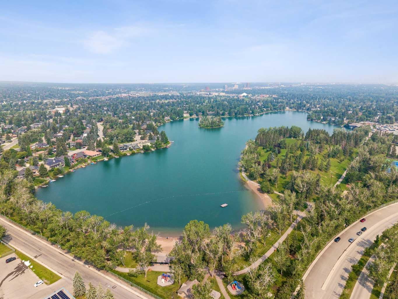 856 Lake Twintree Crescent SE