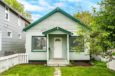 Photo of 919 20 Avenue NW, Calgary, AB T2M 1E6 (MLS # A2318248)