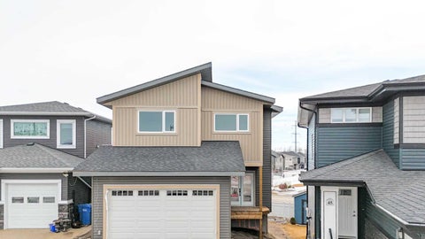 Photo of 49 Lowden Close, Red Deer, AB T4R 0R9 (MLS # A2342598)