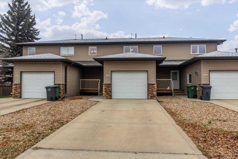 Photo of 5511 54 Street #2, Ponoka, AB T4J 1L9 (MLS # A2311666)