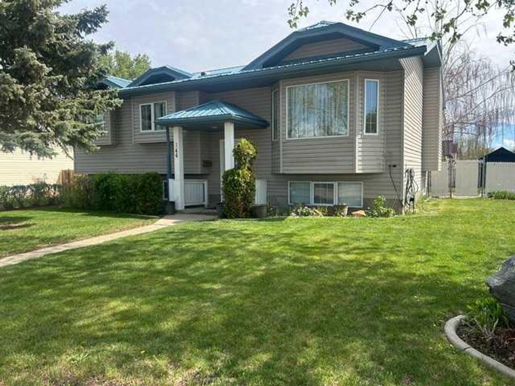 Photo of 144 Upland Boulevard W, Brooks, AB T1R 0R3 (MLS # A2325691)