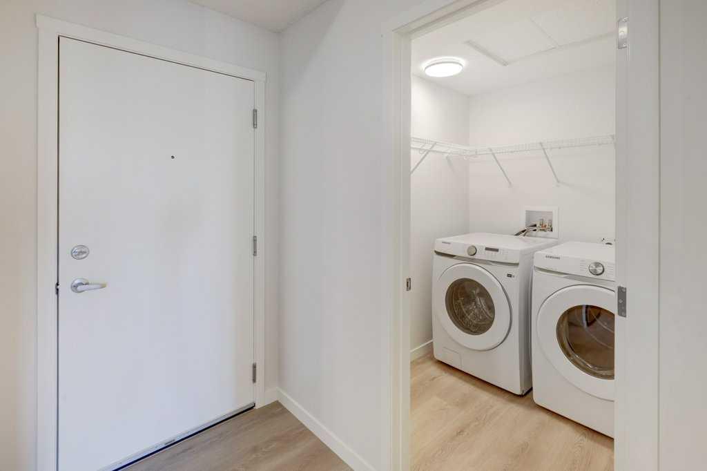 245 Edith Place NW 211