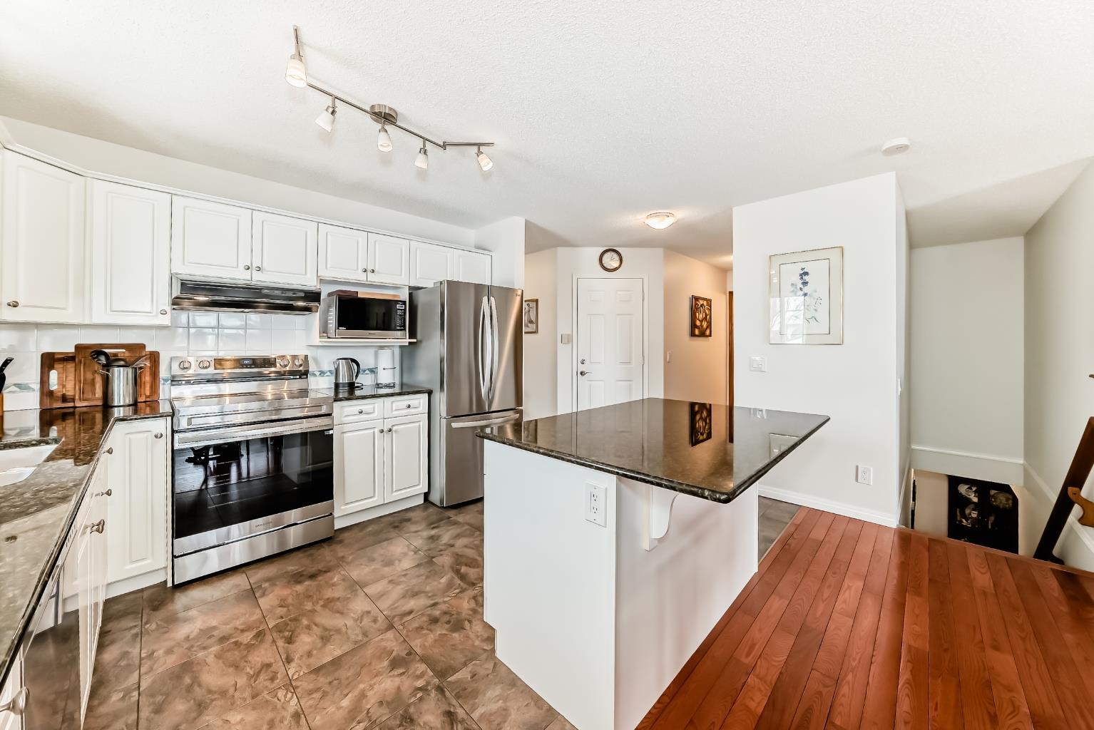 157 Hawkstone Manor NW