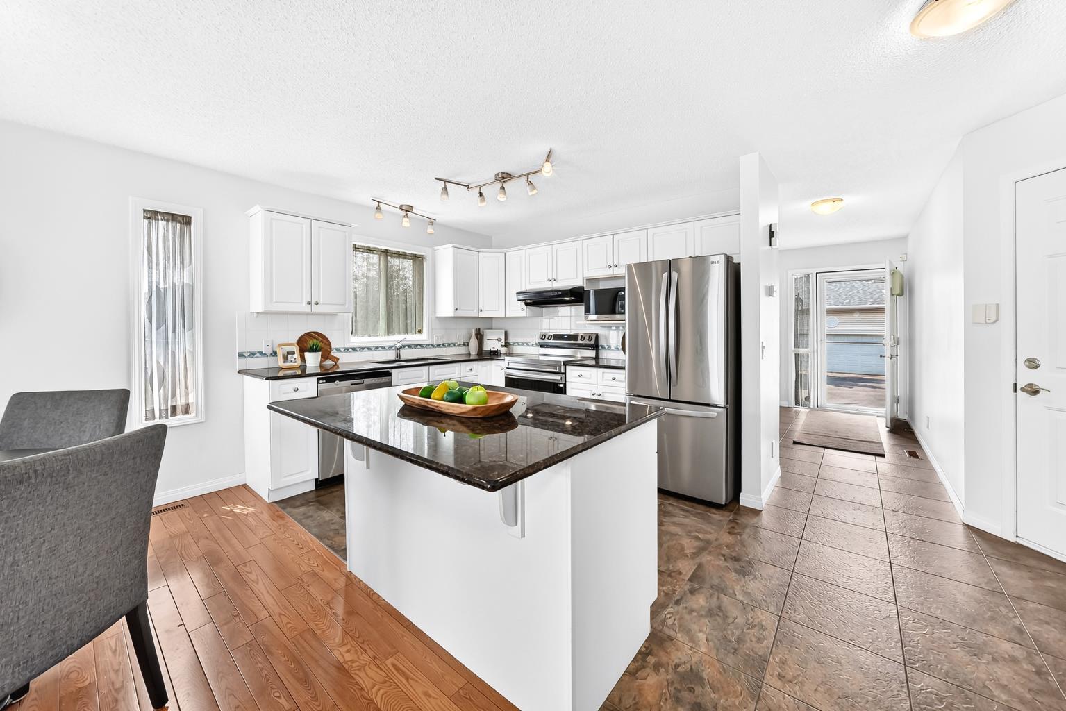157 Hawkstone Manor NW
