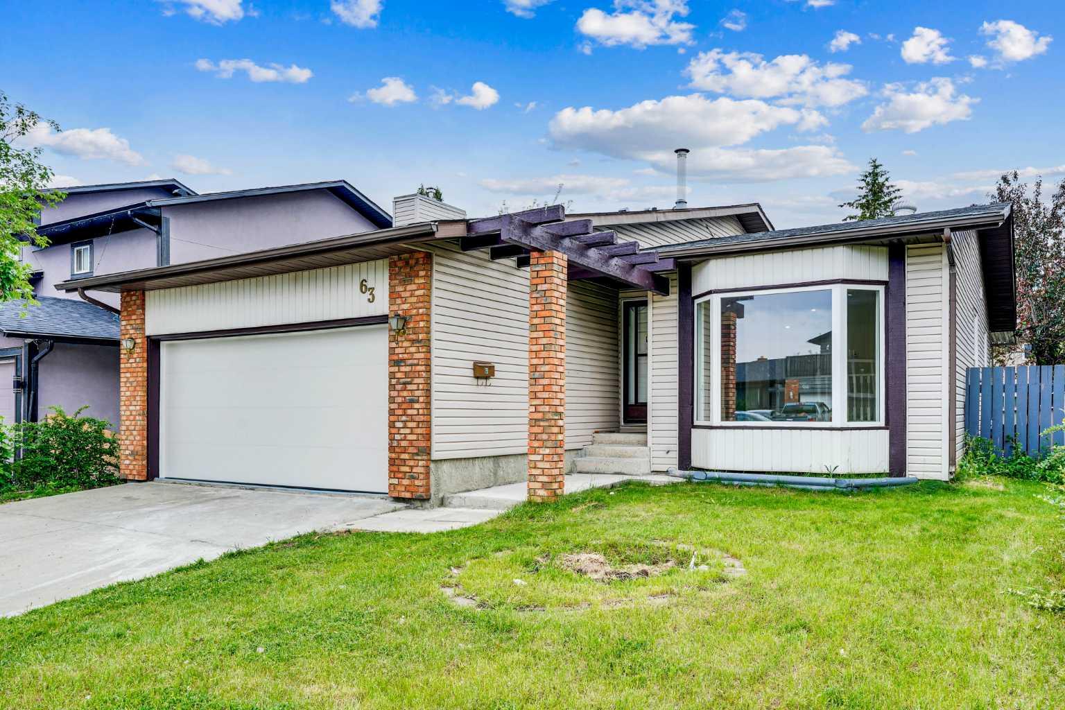 63 Castlefall Grove NE