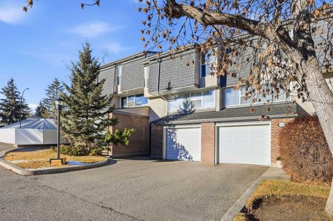 Photo of 443 Brae Glen Crescent SW, Calgary, AB T2W 1B6 (MLS # A2328902)