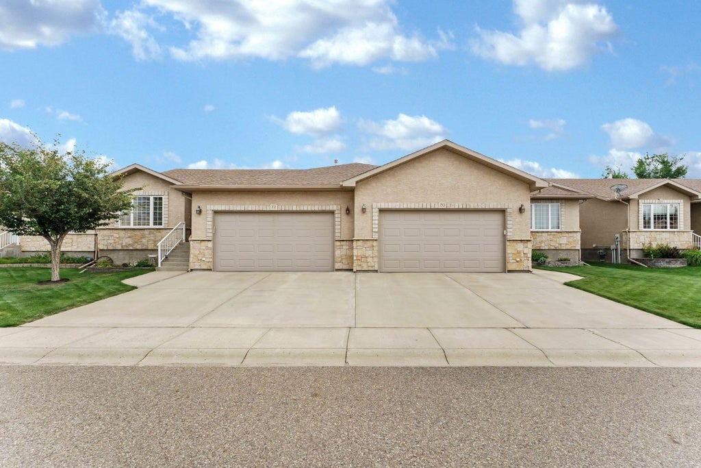 Photo of 72 Sandstone Place SE, Medicine Hat, AB T1B 4R9 (MLS # A2341799)