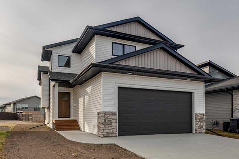 13 Aztec Street Blackfalds AB T4M 0M7