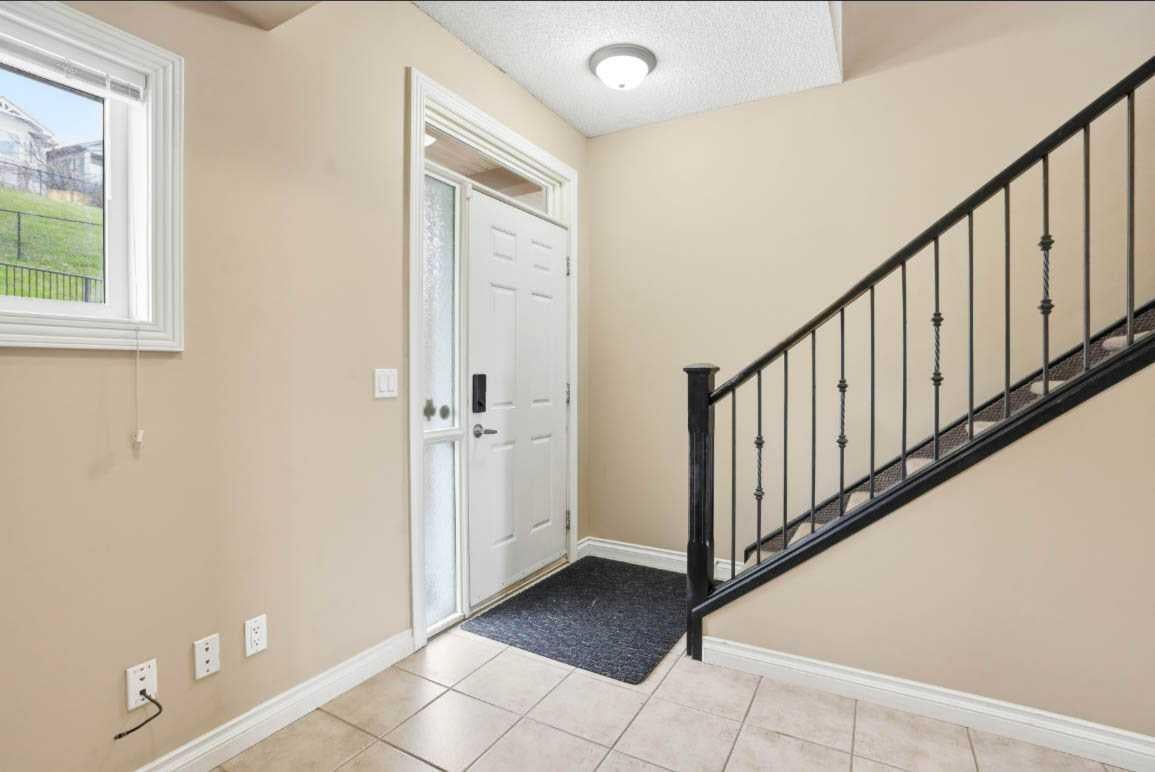 148 Rockyledge View NW 11