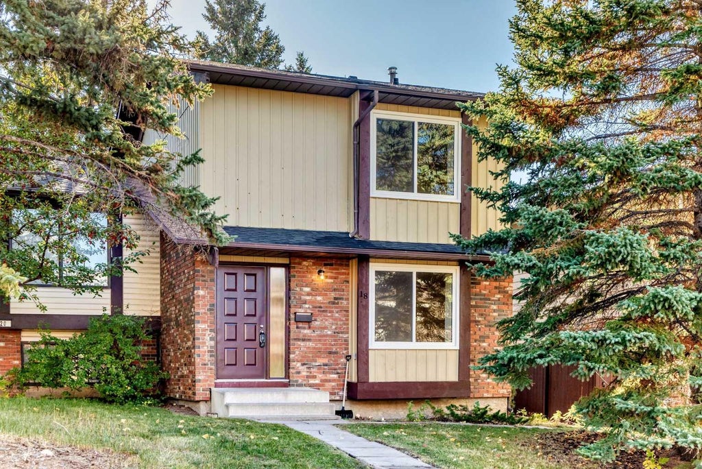 Photo of 18 Dalhousie Crescent NW, Calgary, AB T3A 2H8 (MLS # A2346621)