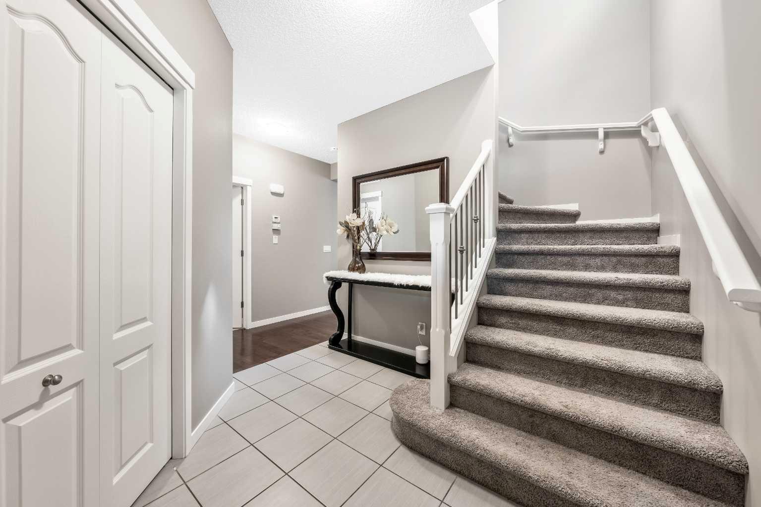 443 Skyview Shores Manor NE