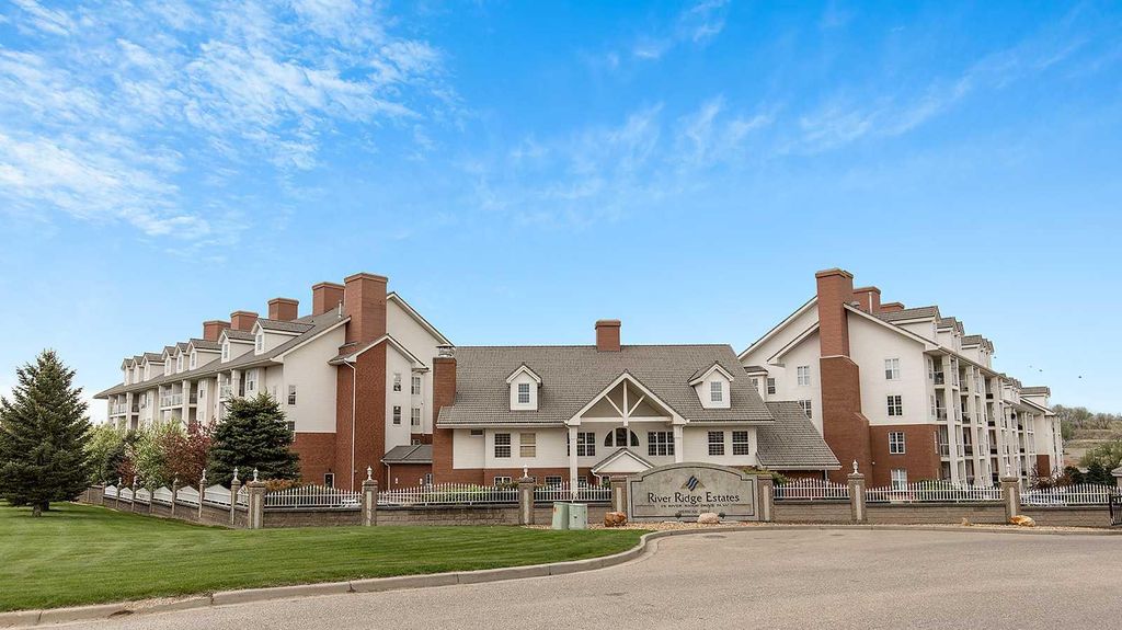 Photo of 29 River Ridge Drive NW #413, Medicine Hat, AB T1A 8V3 (MLS # A2286374)