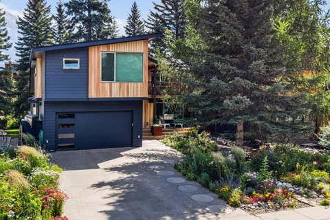 Photo of 3rd Avenue #2002, Canmore, AB T1W 2J8 (MLS # A2332985)