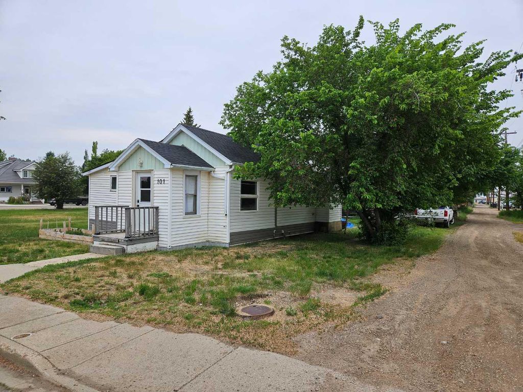 Photo of 101 3 Avenue W, Foremost, AB T0K 0X0 (MLS # A2266331)