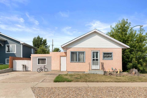 Photo of 802 2 Street SE, Redcliff, AB T0J 2P0 (MLS # A2335560)