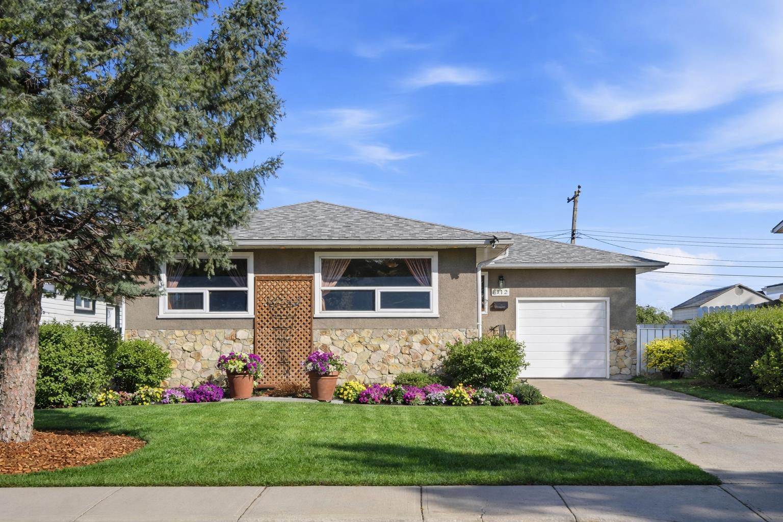 6112 Buckthorn Road NW